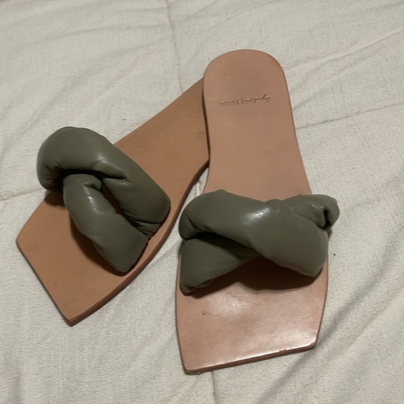 byJAMES Liora Sandal - Picture 5 of 7